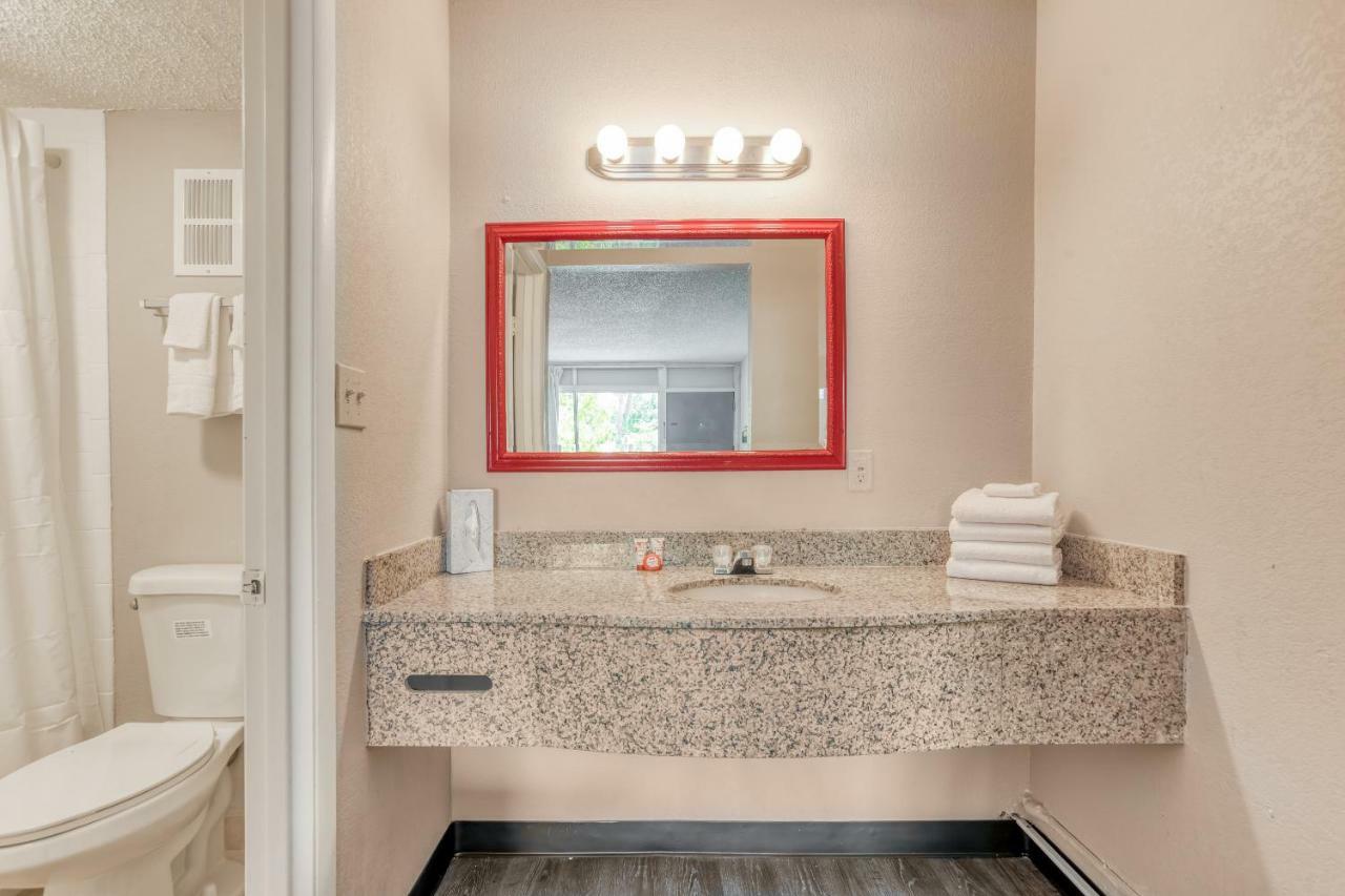 Bayside Inn Pinellas Park - Clearwater Eksteriør bilde